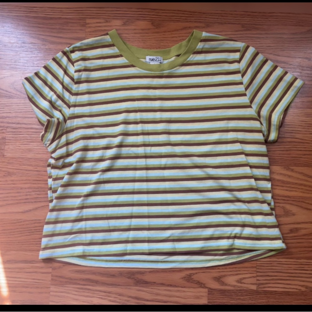 Slightly cropped Tee, Hardly worn